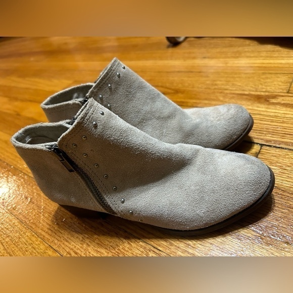 Minnetonka Brie Bootie Womens 7 Side Zip Stud Beige Leather Boot Booties Suede - Picture 1 of 10